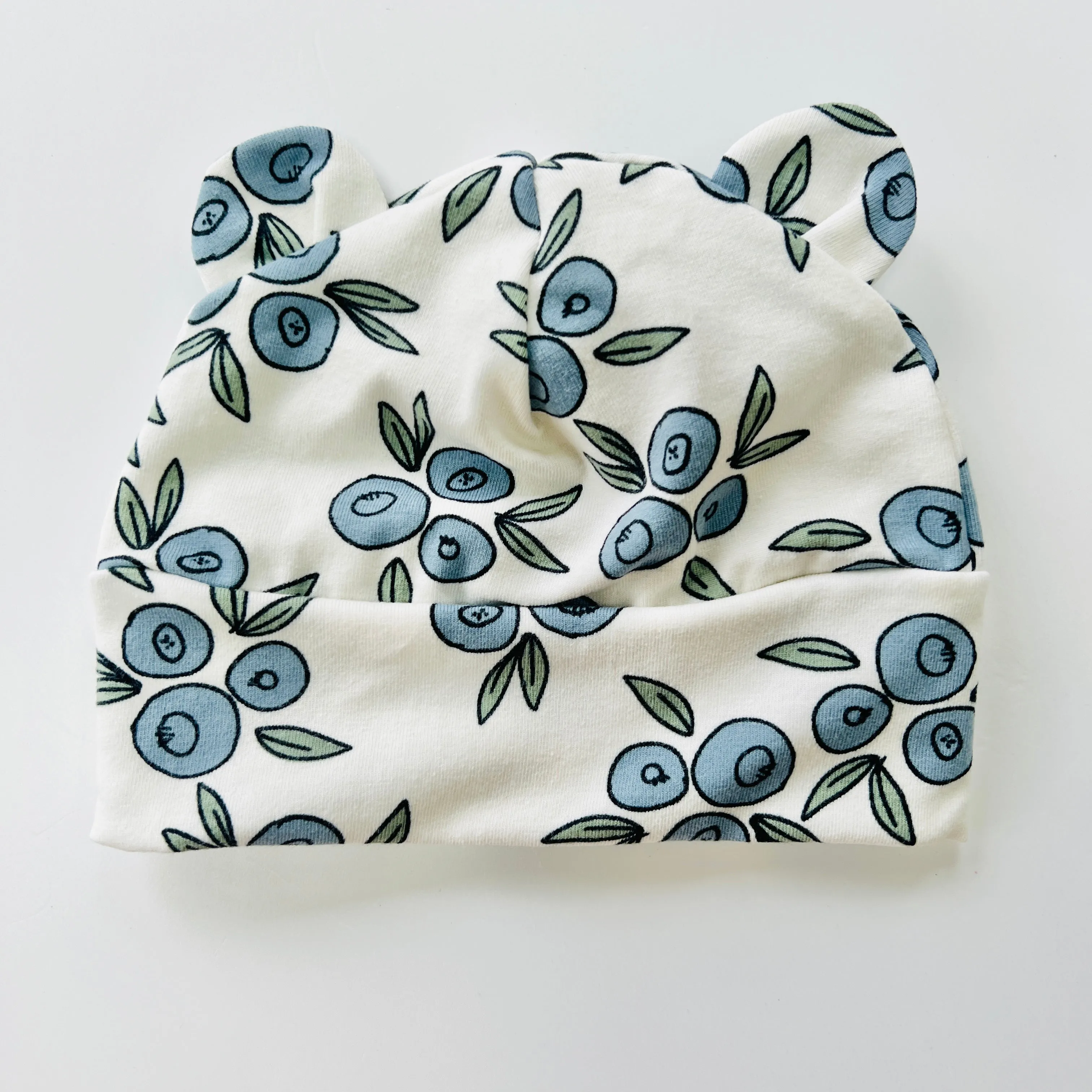 Eddie & Bee organic cotton Baby sleepsuit  in Cream " Blueberry " print.