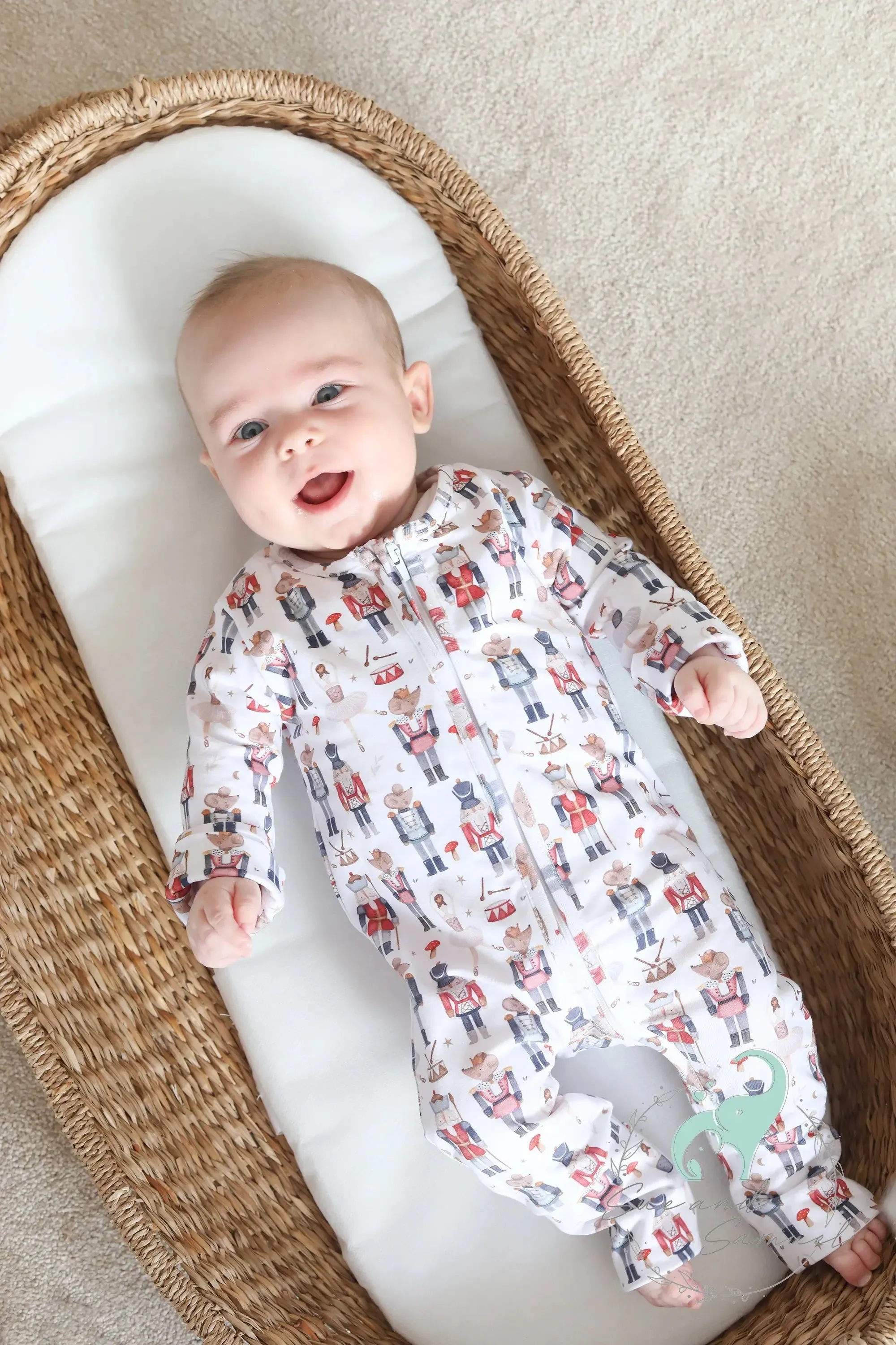 Nutcracker zip-up sleepsuit  (Organic)